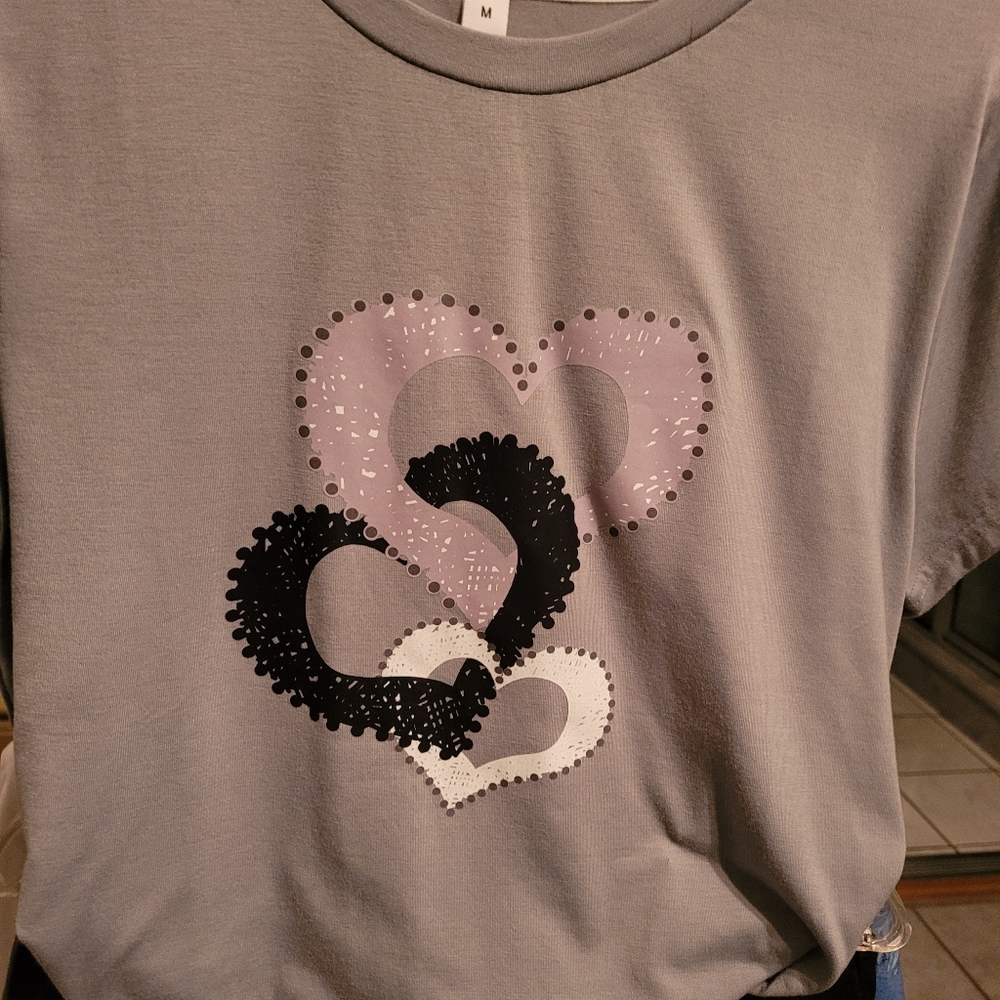 NWOT Grey T-shirt with 3 hearts - Pink, Black & White